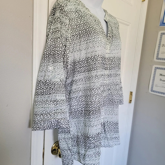 Foxcroft Wrinkle Free Women's Button Down Blouse Green White Geometric Print 14 - Picture 3 of 10